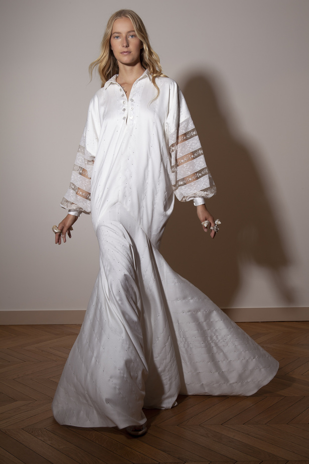 الستان والترتر الخفيف عنوان مجموعة Alexis Mabille للربيع وصيف 2023