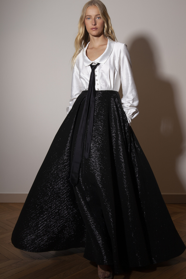 الستان والترتر الخفيف عنوان مجموعة Alexis Mabille للربيع وصيف 2023