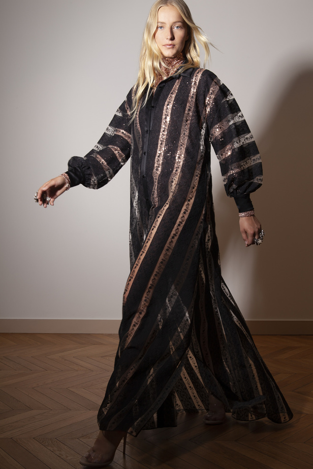 الستان والترتر الخفيف عنوان مجموعة Alexis Mabille للربيع وصيف 2023