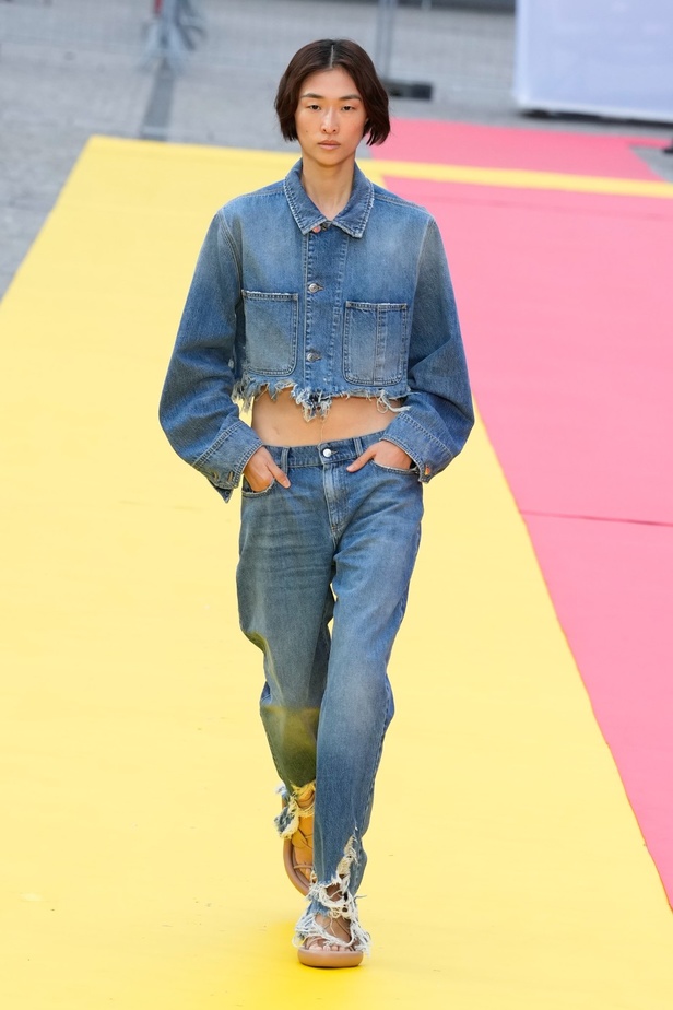 مجموعة Stella McCartney لربيع 2023 مستدامة بنسبة 87% و100% عصرية