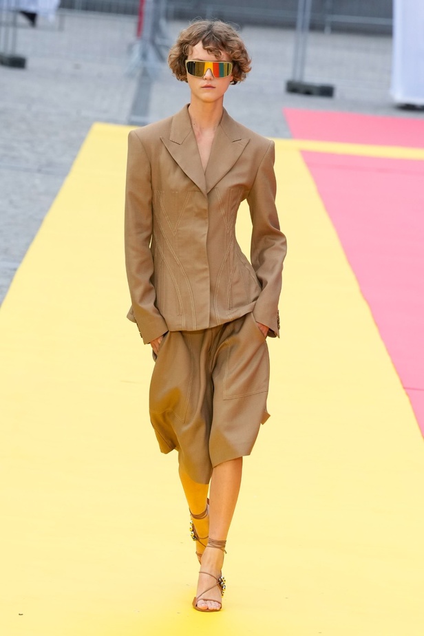 مجموعة Stella McCartney لربيع 2023 مستدامة بنسبة 87% و100% عصرية