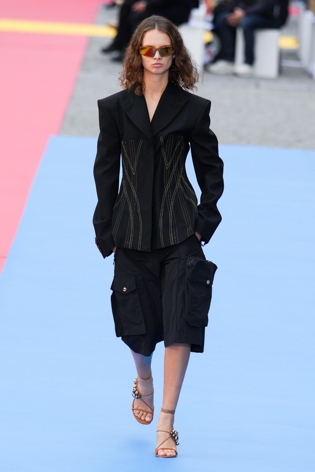 مجموعة Stella McCartney لربيع 2023 مستدامة بنسبة 87% و100% عصرية