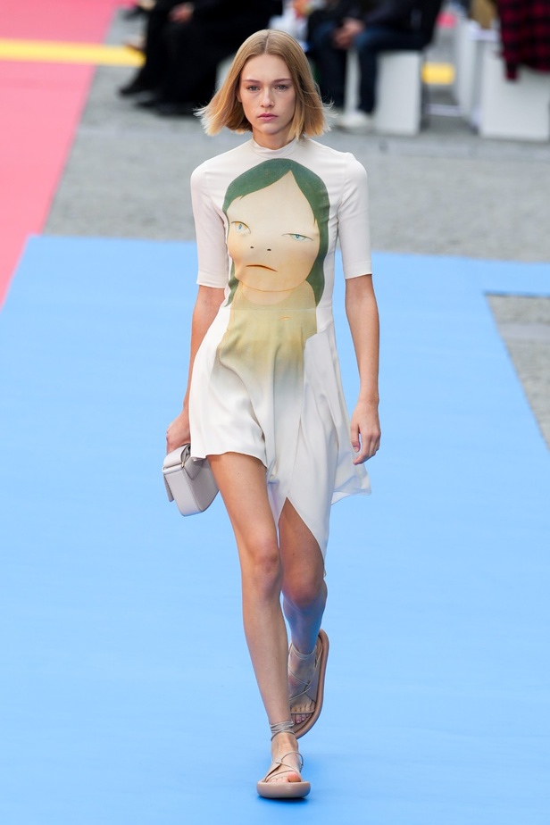 مجموعة Stella McCartney لربيع 2023 مستدامة بنسبة 87% و100% عصرية