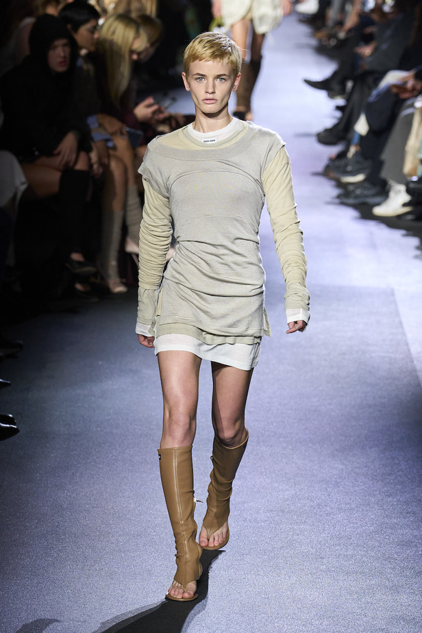 مجموعة ميو ميو لموسم ربيع وصيف 2023