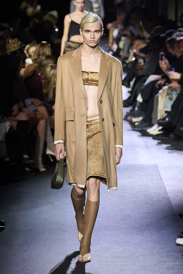 مجموعة ميو ميو لموسم ربيع وصيف 2023