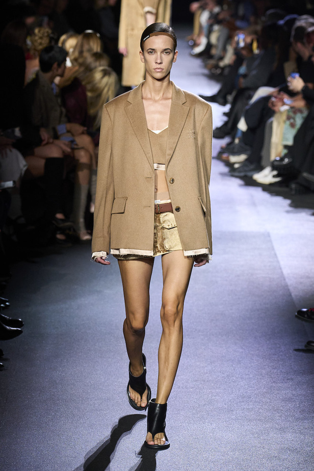 مجموعة ميو ميو لموسم ربيع وصيف 2023