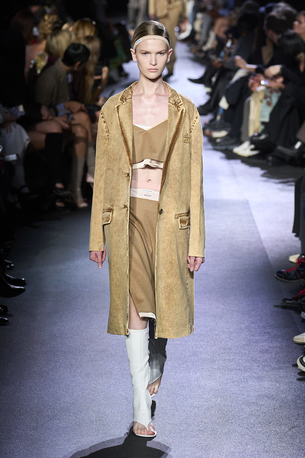 مجموعة ميو ميو لموسم ربيع وصيف 2023