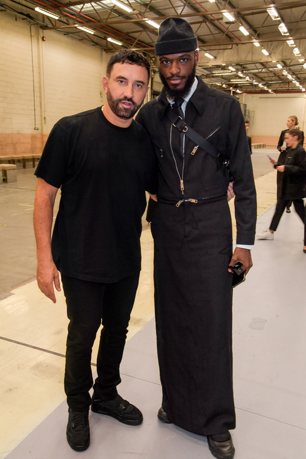 مجموعة Burberry لربيع 2023 أناقة صيفية بلمسة بريطانية 