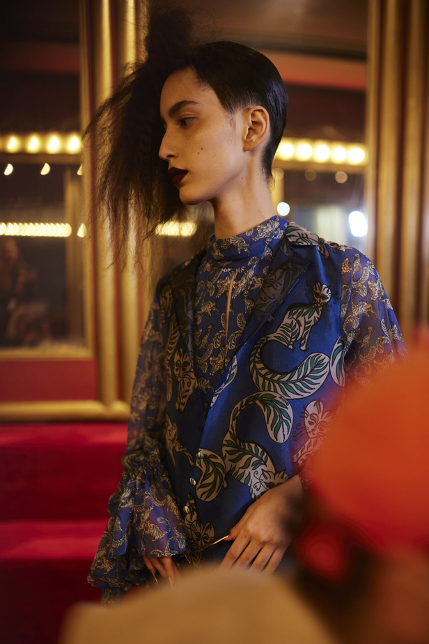 اكسسوارات غريبة وصيحات ملفتة ظهرت في عرض أزياء Rochas  لربيع وصيف 2023  