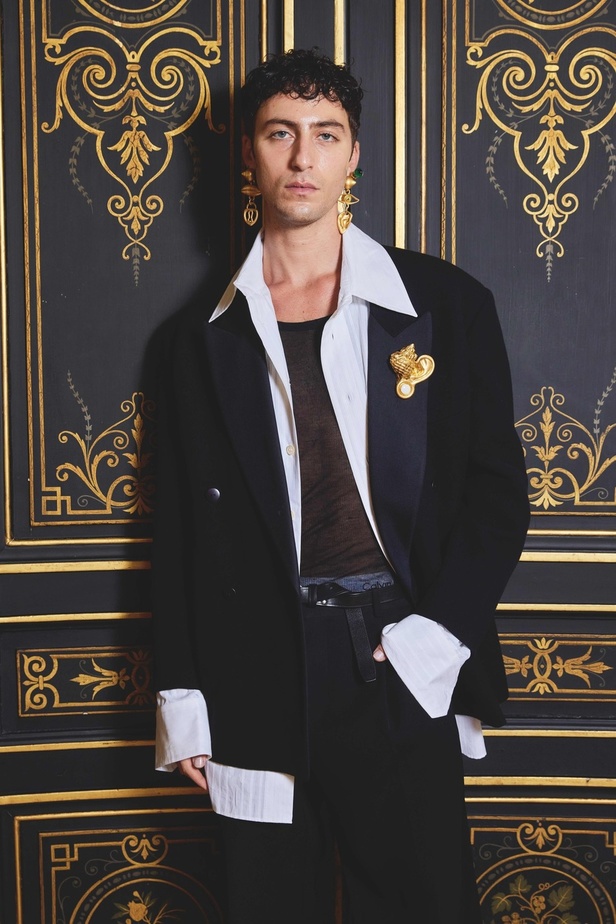 للمرأة الفريدة.. مجموعة Schiaparelli بتفاصيلها الصارخة لربيع وصيف 2023