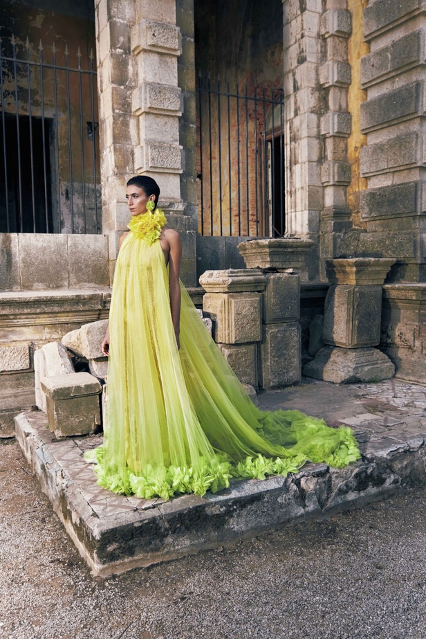 مجموعة Tony Ward لربيع 2023 انفجار ألوان استثنائية 