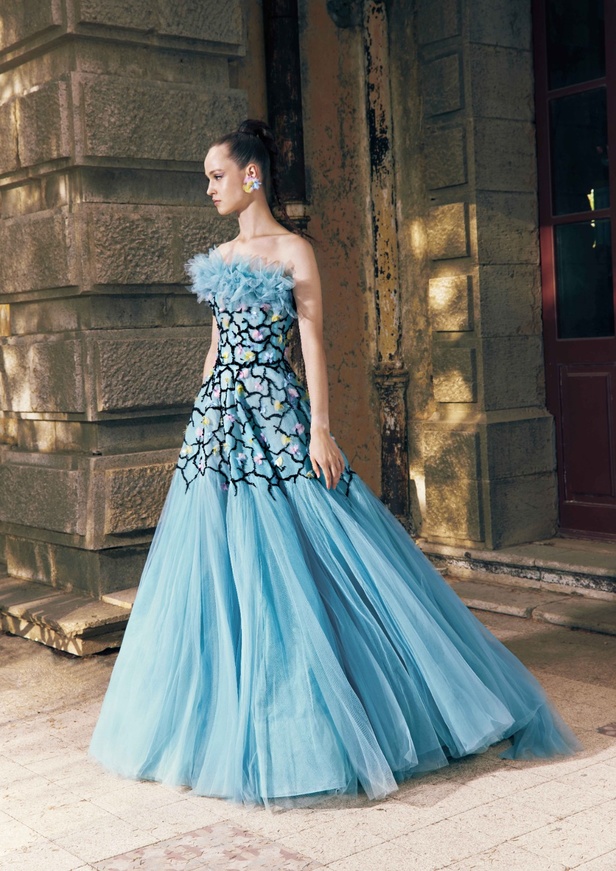 مجموعة Tony Ward لربيع 2023 انفجار ألوان استثنائية 