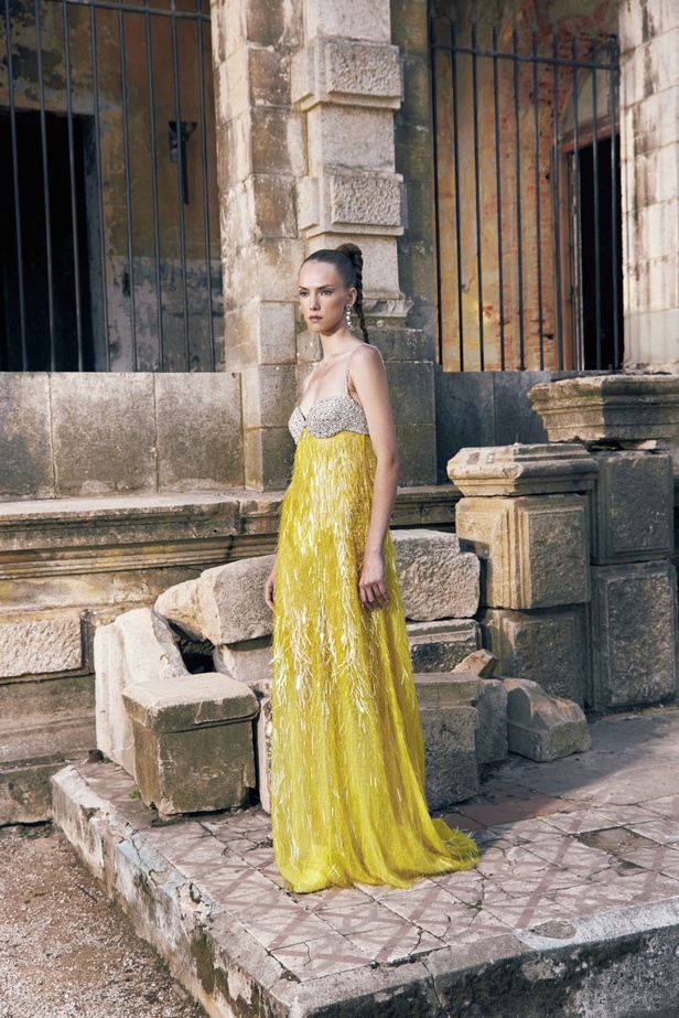 مجموعة Tony Ward لربيع 2023 انفجار ألوان استثنائية 