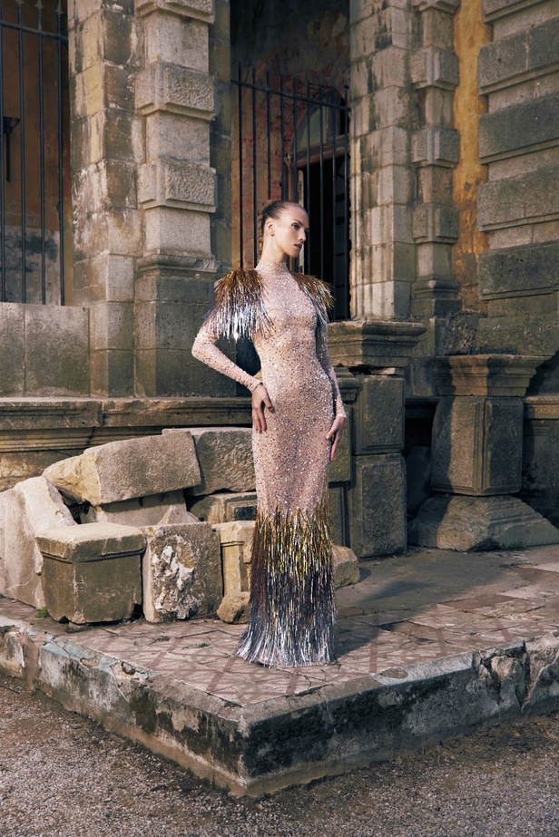 مجموعة Tony Ward لربيع 2023 انفجار ألوان استثنائية 