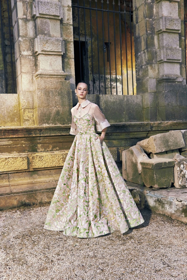 مجموعة Tony Ward لربيع 2023 انفجار ألوان استثنائية 