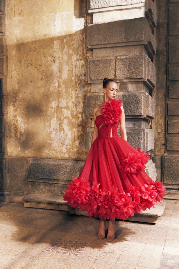 مجموعة Tony Ward لربيع 2023 انفجار ألوان استثنائية 