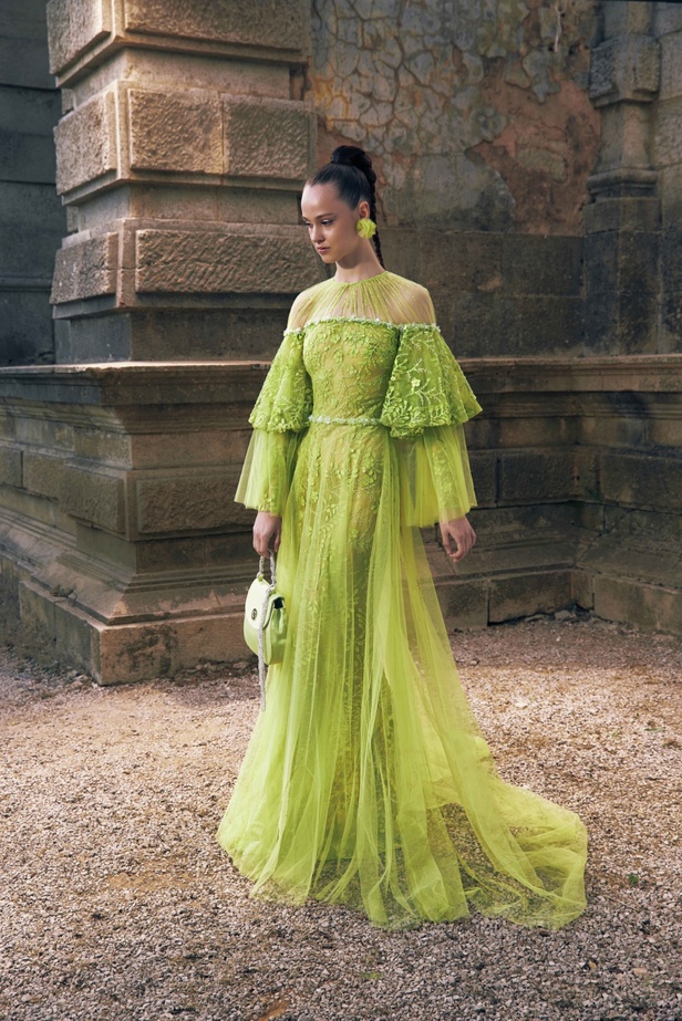 مجموعة Tony Ward لربيع 2023 انفجار ألوان استثنائية 