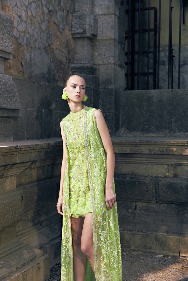 مجموعة Tony Ward لربيع 2023 انفجار ألوان استثنائية 