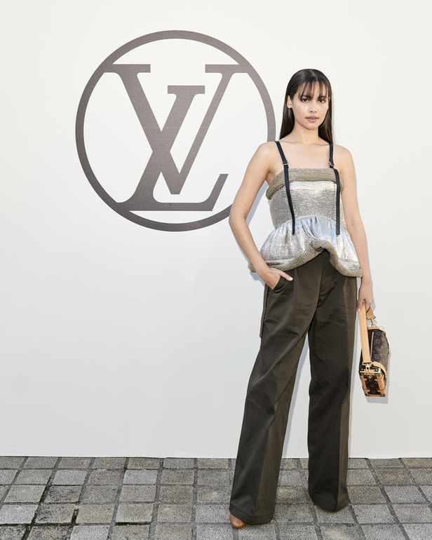 مجموعة Louis Vuitton  لربيع وصيف 2023.. تصاميم مبتكرة وأناقة الجلد
