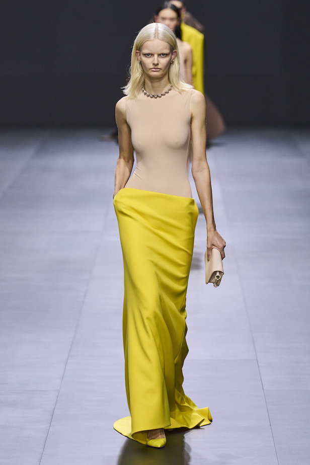 من مجموعة فالنتينو لموسم ربيع وصيف 2023