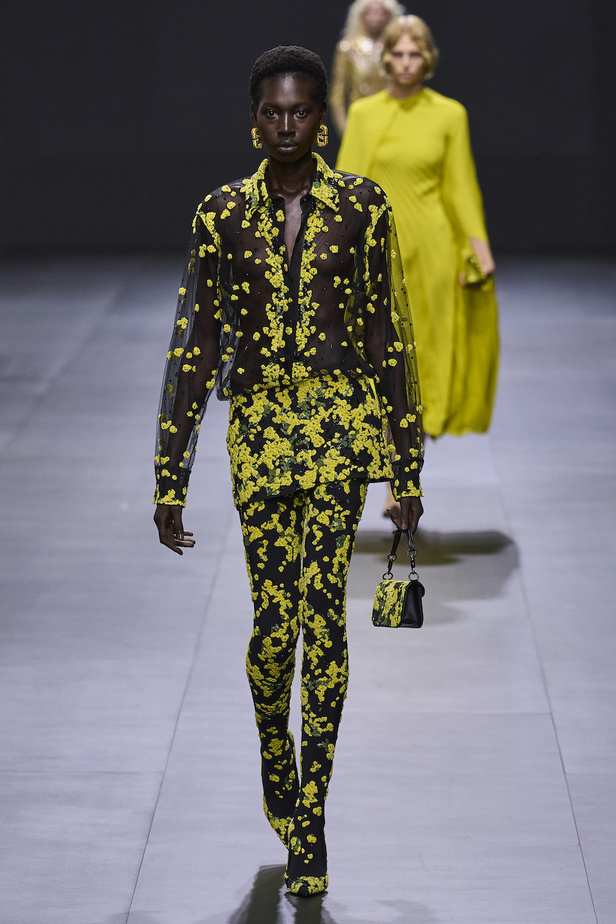 من مجموعة فالنتينو لموسم ربيع وصيف 2023