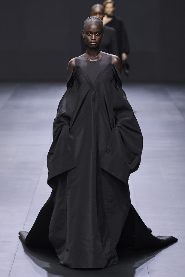 من مجموعة فالنتينو لموسم ربيع وصيف 2023