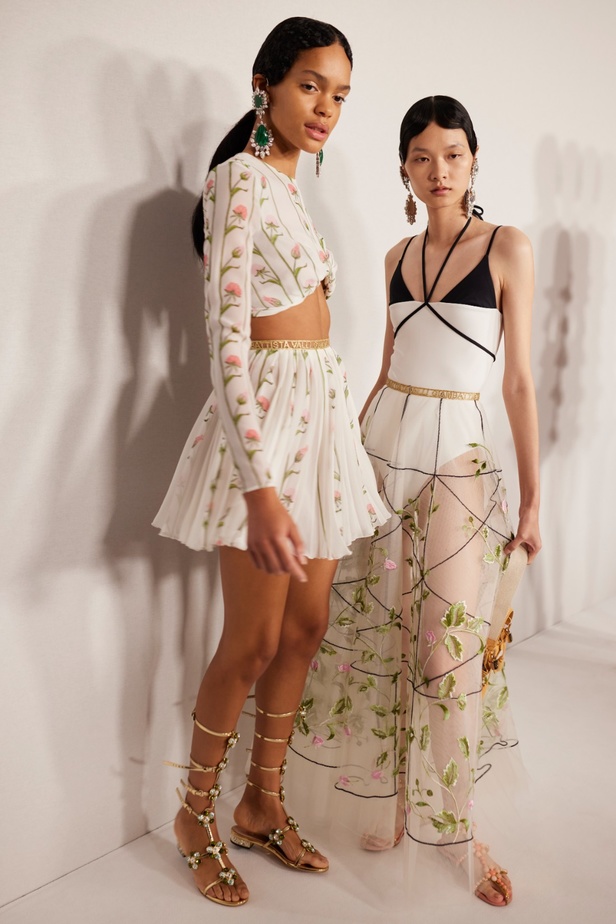 مجموعة Giambattista Valli لربيع 2023 تأخذنا لقضاء عطلة في الهند 