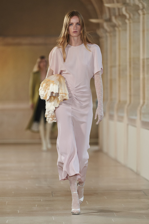 مجموعة Victoria Beckham لموسم ربيع وصيف 2023