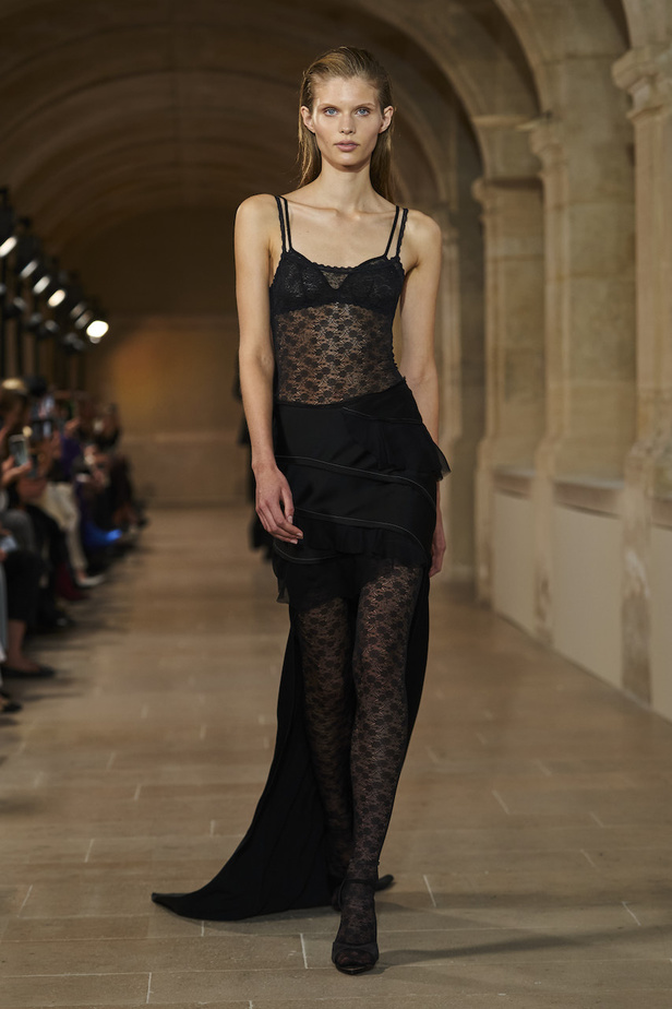 مجموعة Victoria Beckham لموسم ربيع وصيف 2023