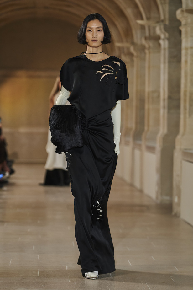 مجموعة Victoria Beckham لموسم ربيع وصيف 2023