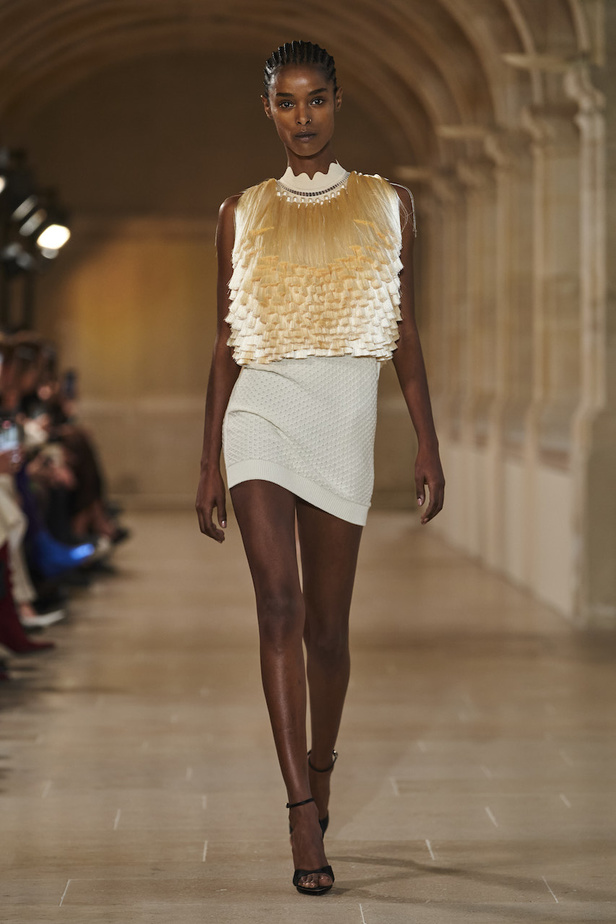 مجموعة Victoria Beckham لموسم ربيع وصيف 2023