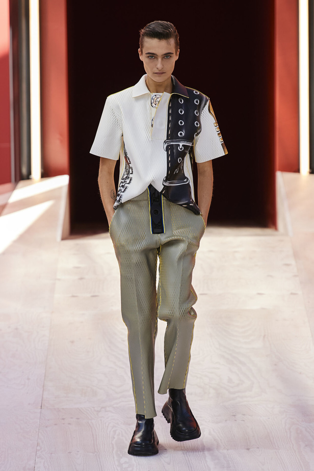 مجموعة Louis Vuitton  لربيع وصيف 2023.. تصاميم مبتكرة وأناقة الجلد