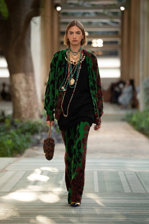 عرض أزياء شانيل Métiers d'Art لعام 2023 يحاكي نمط الأناقة والتألق