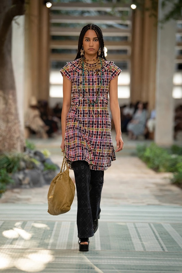 عرض أزياء شانيل Métiers d'Art لعام 2023 يحاكي نمط الأناقة والتألق