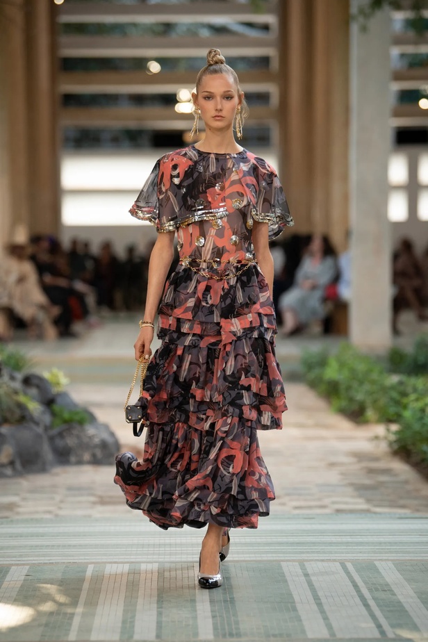 عرض أزياء شانيل Métiers d'Art لعام 2023 يحاكي نمط الأناقة والتألق