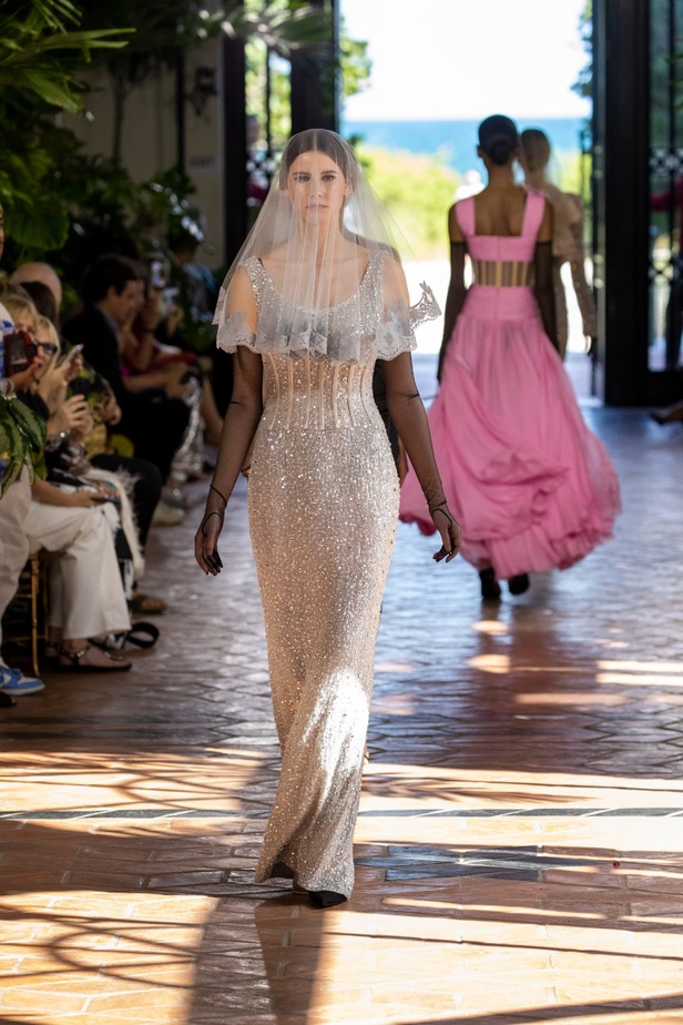 مجموعة Dolce & Gabbana Alta Moda وAlta Sartoria تصاميم فريدة لامرأة فريدة من نوعها