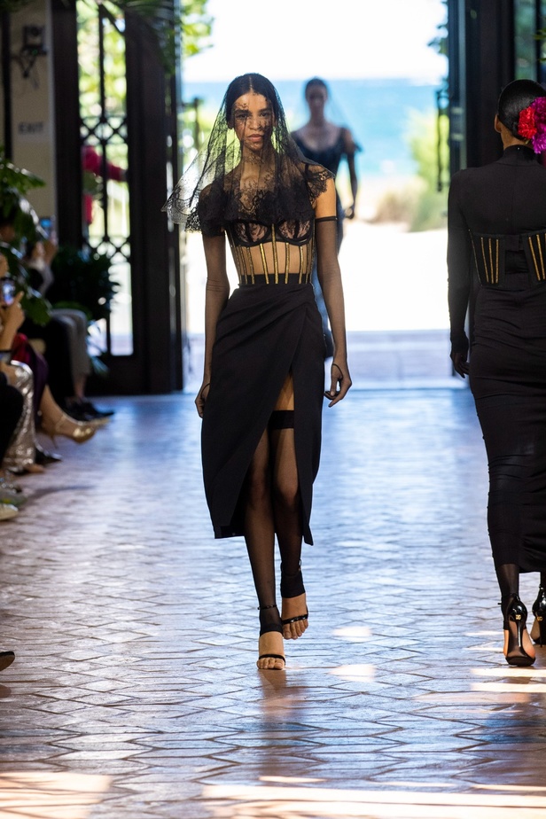 مجموعة Dolce & Gabbana Alta Moda وAlta Sartoria تصاميم فريدة لامرأة فريدة من نوعها