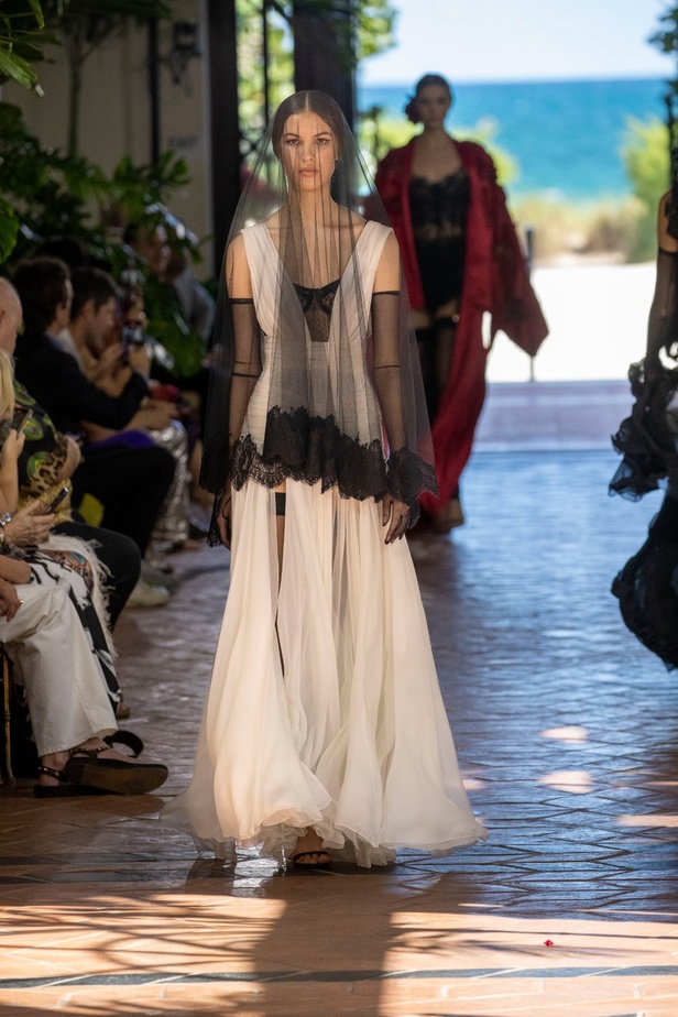 مجموعة Dolce & Gabbana Alta Moda وAlta Sartoria تصاميم فريدة لامرأة فريدة من نوعها