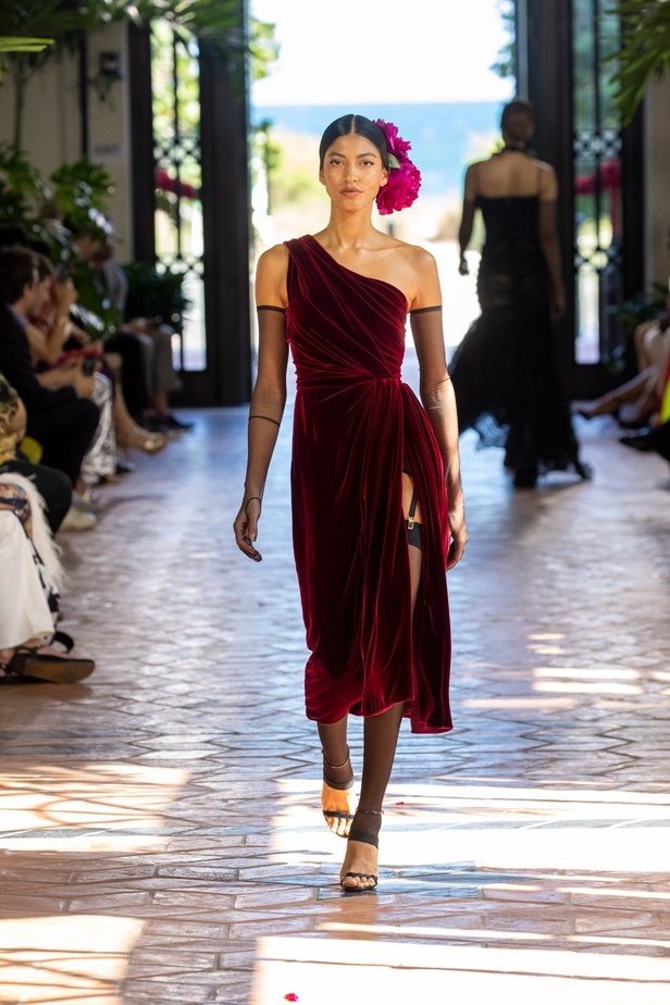 مجموعة Dolce & Gabbana Alta Moda وAlta Sartoria تصاميم فريدة لامرأة فريدة من نوعها