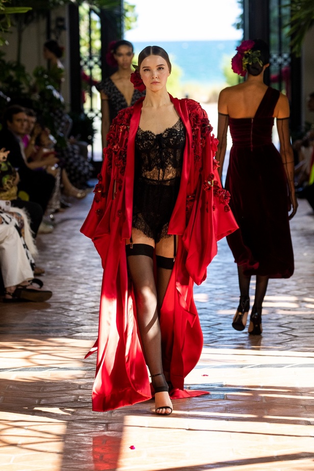 مجموعة Dolce & Gabbana Alta Moda وAlta Sartoria تصاميم فريدة لامرأة فريدة من نوعها