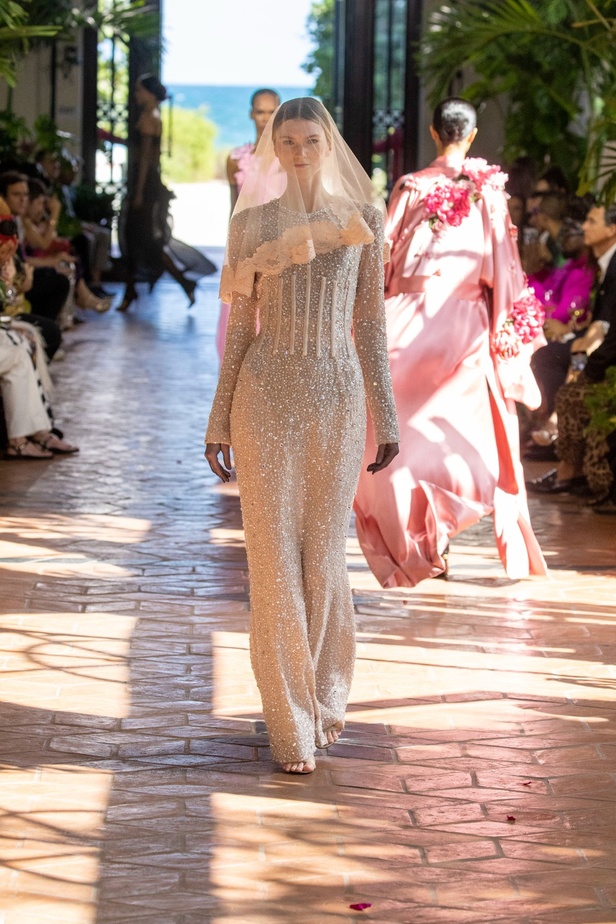 مجموعة Dolce & Gabbana Alta Moda وAlta Sartoria تصاميم فريدة لامرأة فريدة من نوعها