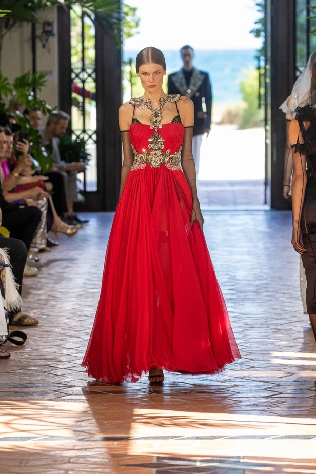 مجموعة Dolce & Gabbana Alta Moda وAlta Sartoria تصاميم فريدة لامرأة فريدة من نوعها