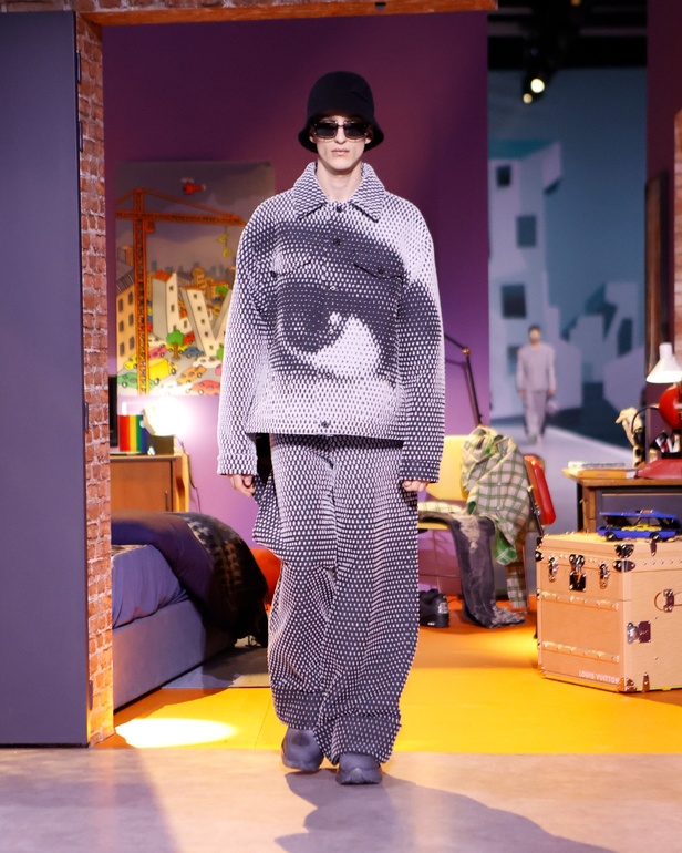 تصاميم Louis Vuitton الإبداعية على أنغام الدبكة... عرض أزياء مليء بالمفاجآت