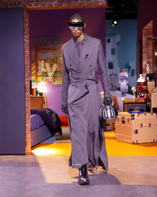 تصاميم Louis Vuitton الإبداعية على أنغام الدبكة... عرض أزياء مليء بالمفاجآت