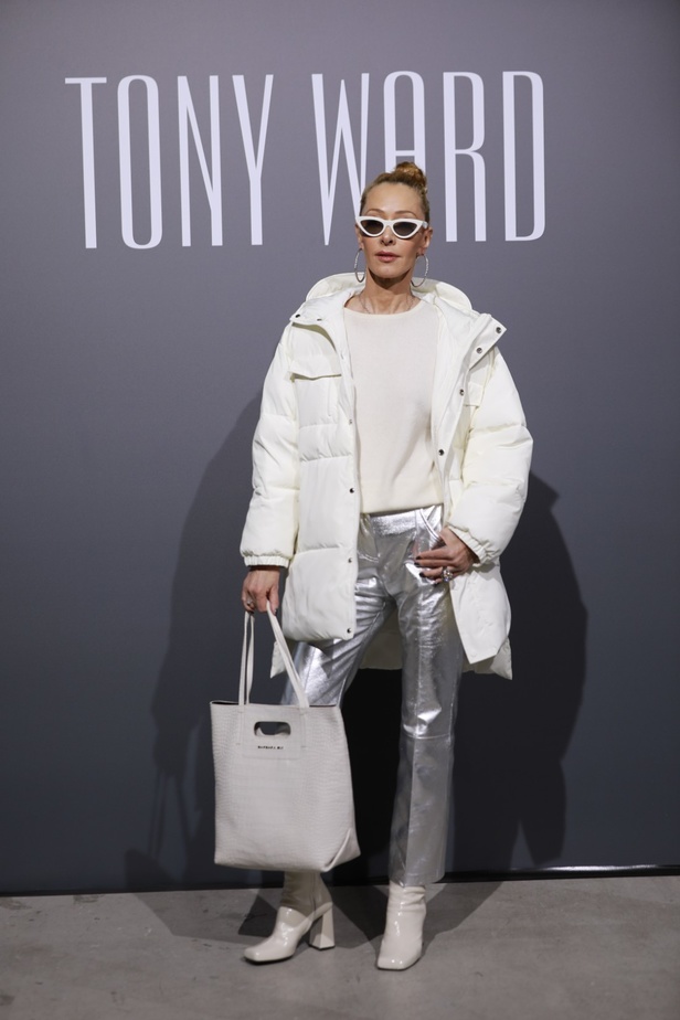 رحلة "STARDUST"... مجموعة أزياء طوني ورد الراقية لربيع وصيف 2023