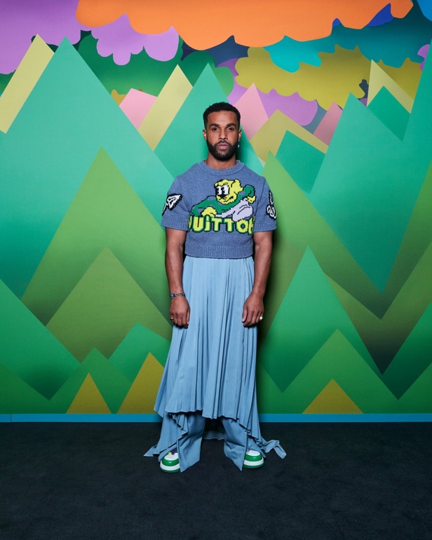 تصاميم Louis Vuitton الإبداعية على أنغام الدبكة... عرض أزياء مليء بالمفاجآت