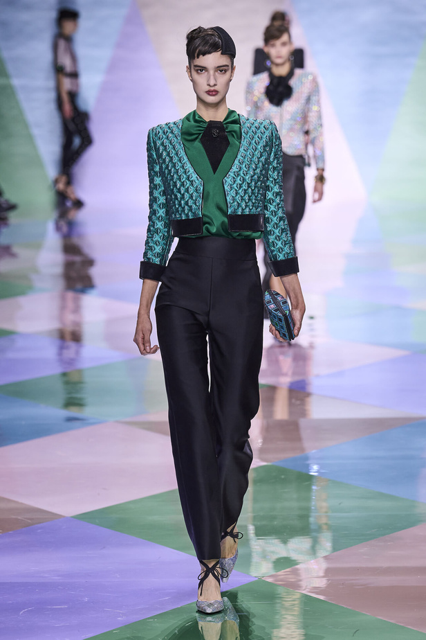 مجموعة Giorgio Armani Privé للهوت كوتور.. أناقة راقية وتصاميم كلاسيكية