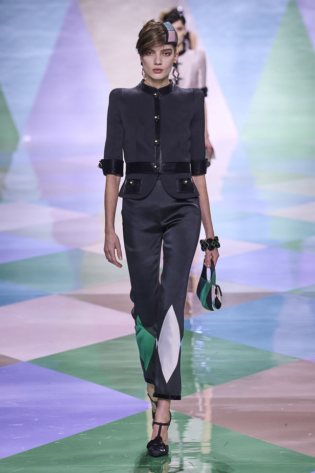 مجموعة Giorgio Armani Privé للهوت كوتور.. أناقة راقية وتصاميم كلاسيكية