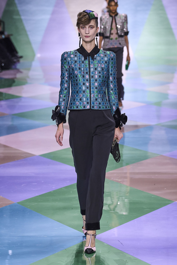 مجموعة Giorgio Armani Privé للهوت كوتور.. أناقة راقية وتصاميم كلاسيكية