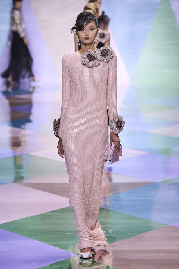 مجموعة Giorgio Armani Privé للهوت كوتور.. أناقة راقية وتصاميم كلاسيكية